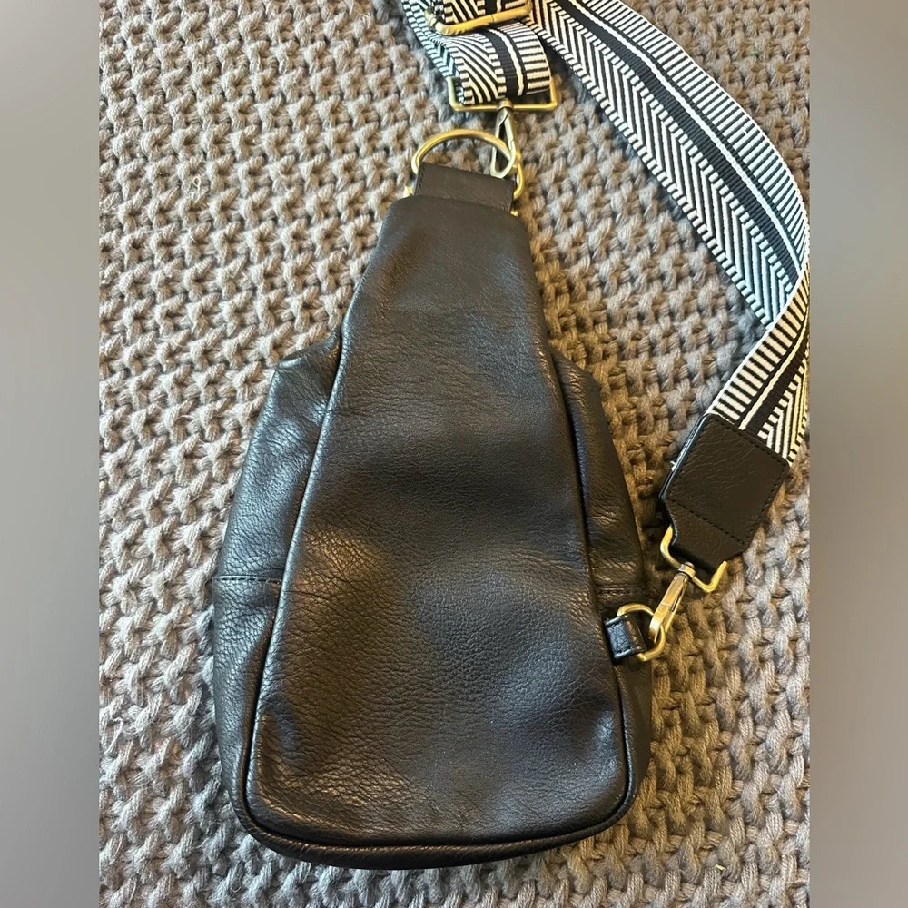 Urban Originals Black Crossbody Sling Bag with Patterned Strap - Picture 3 of 10